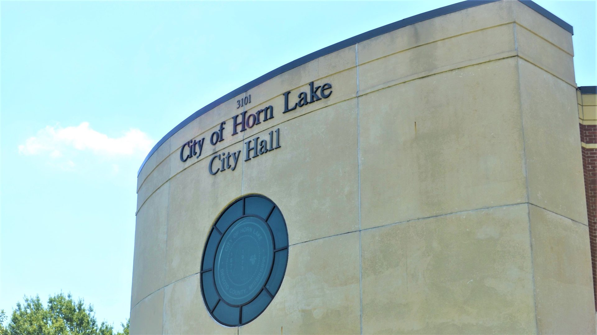 Picture of city hall in Horn Lake Mississippi where there are many medicare options.